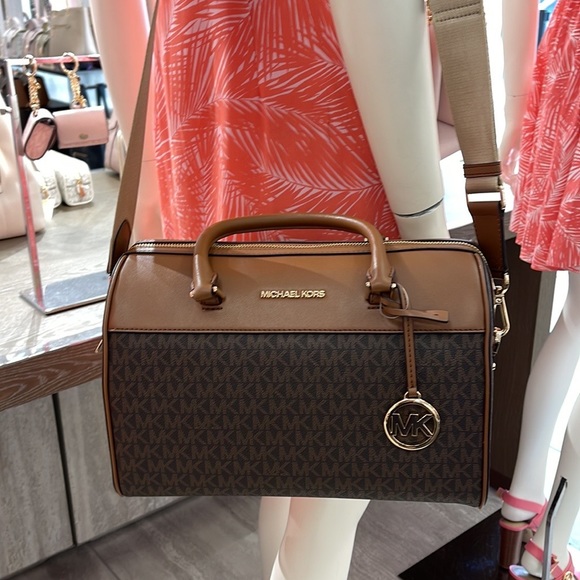 Michael Kors med Duffel Travel - Leather/Coated
35S2GTFU2B
BROWN
MD DUFFLE NWT - Picture 4 of 16